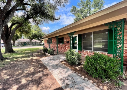 606 N Overlook Drive - Photo 1
