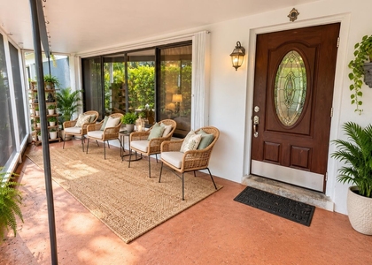425 Ne 20th Street - Photo 1
