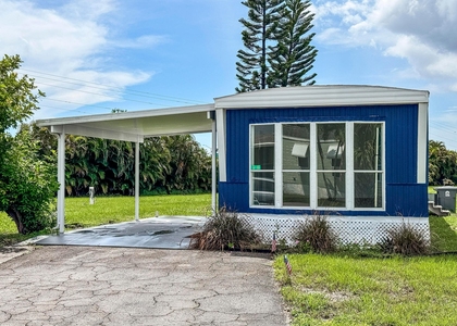 4022 68th Street N - Photo 1