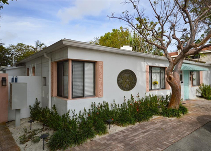 835 Ne 15th Avenue - Photo 1