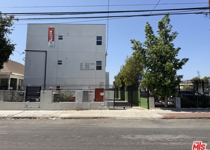 235 1/2 N Chicago Street - Photo 1