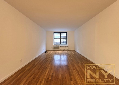 327 W 30th Street - Photo 1