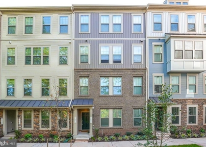 707 Thomas Lane - Photo 1