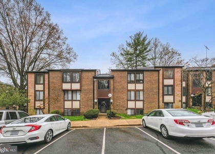 9715 Kings Crown Court - Photo 1