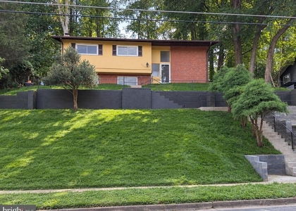 7818 Glenister Drive - Photo 1