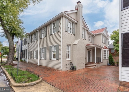 504 S Pitt Street - Photo 1