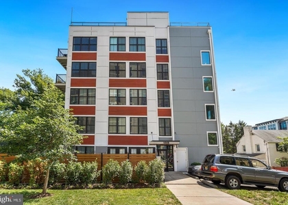1245 N Pierce Street - Photo 1