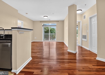 801 S Greenbrier Street - Photo 1