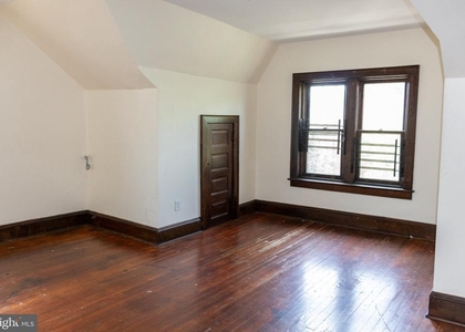 984 S Broad Street - Photo 1