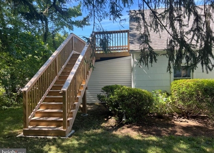 311 Columbia Blvrd. - Photo 1