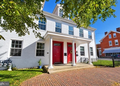 211 E Union Street - Photo 1