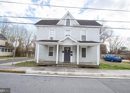 208 E East Street - Photo 1