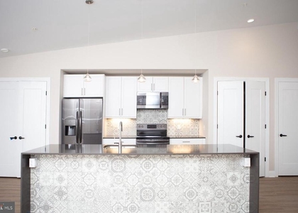 216 W 9th Street - Photo 1