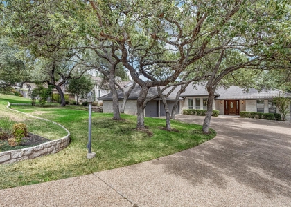 410 Rolling Green Dr - Photo 1