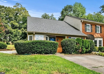 1140 Magnolia Way Se - Photo 1