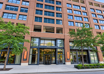 637 N Wells Street - Photo 1