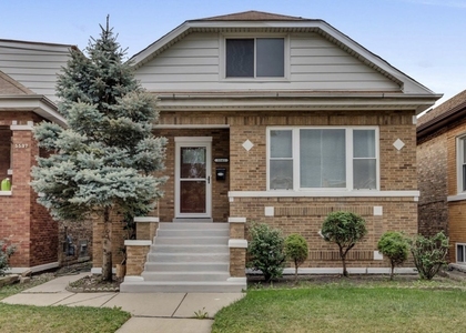 5541 W Roscoe Street - Photo 1