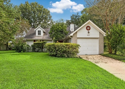 910 Country Place Blvd - Photo 1