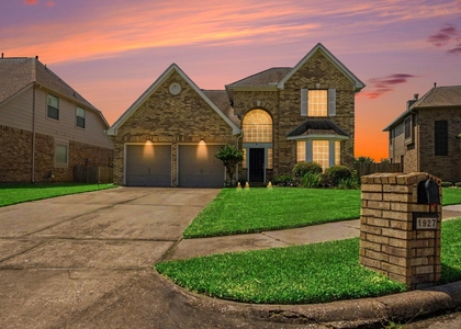 1927 Pinewood Court - Photo 1