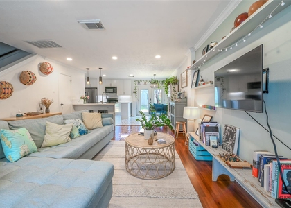 1004 Ruthven Street - Photo 1