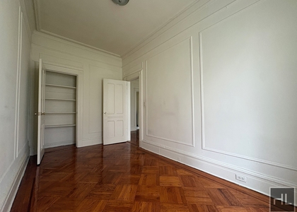 East 80th Street - Photo 1