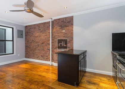 West 52 Street - Photo 1