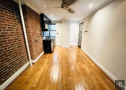 West 52nd Street - Photo 1