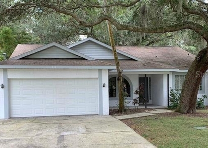 211 Oakwood Boulevard - Photo 1