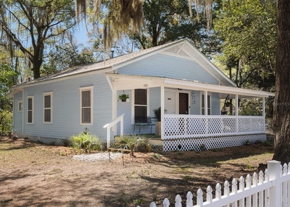 1005 Ne 3rd Avenue - Photo 1