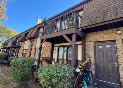 910 N Oaks Blvd - Photo 1