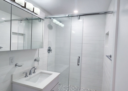 E 16 St - Photo 1