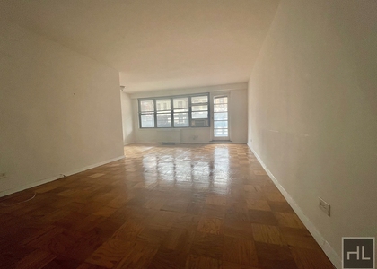 E 82 St - Photo 1
