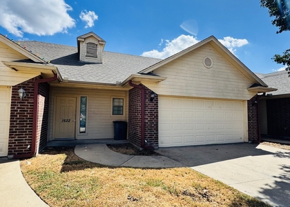 1622 Summer Hill Court - Photo 1
