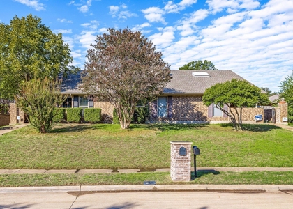 812 Saint Paul Court - Photo 1