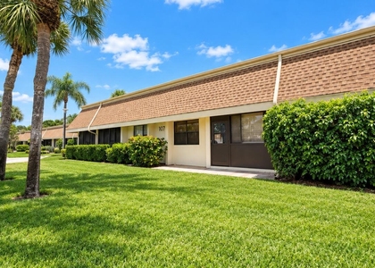 107 Half Moon Circle - Photo 1