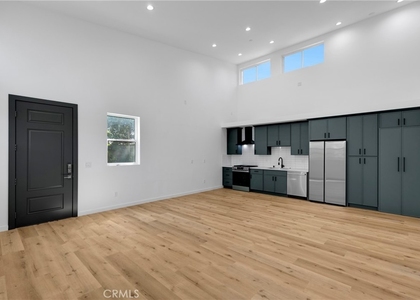 22920 Califa - Photo 1