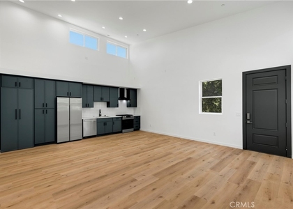22920 Califa - Photo 1