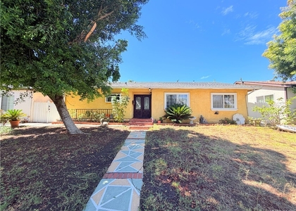 9423 Woodley - Photo 1