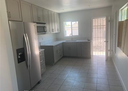 11818 Victory Boulevard - Photo 1