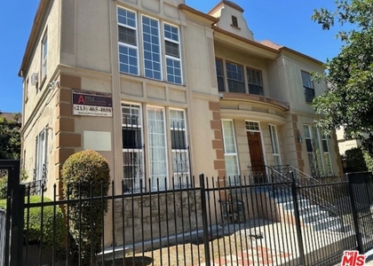 925 S Hobart Boulevard - Photo 1