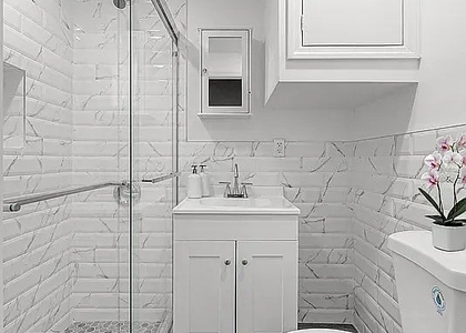 901 Dekalb Avenue - Photo 1