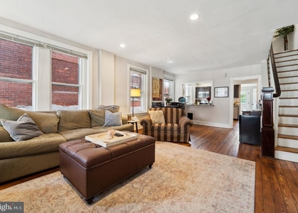 222 N New Street - Photo 1