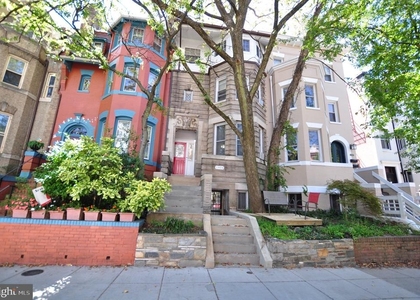 1904 Calvert Street Nw - Photo 1