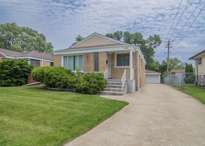 14537 University Avenue - Photo 1
