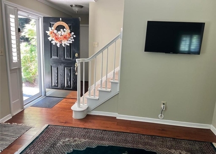 843 Heritage Square - Photo 1