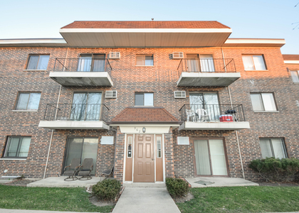 962 N Rohlwing Road - Photo 1