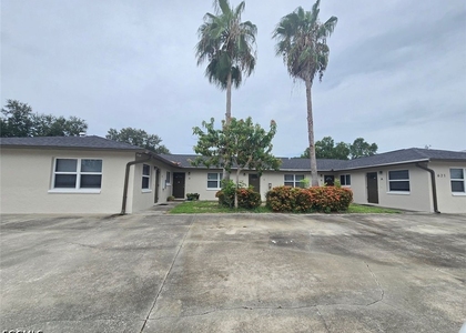 621 Se 13th Place - Photo 1