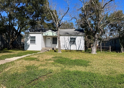 806 17th Ave North - Photo 1