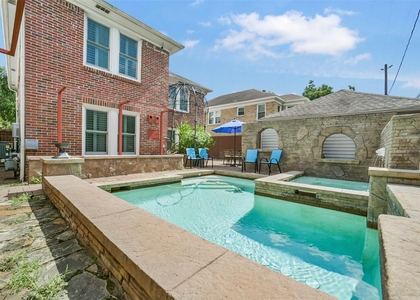 1919 W Mckinney Street - Photo 1