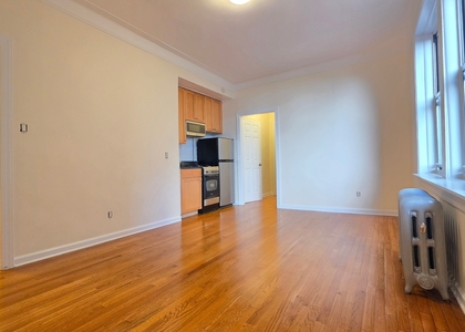 West 13 Street - Photo 1